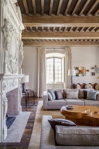 arts-and-crafts-french-living-room-haut-var-provence-france-by-pierre-yovanovitch-architecture-dinterieur.jpg